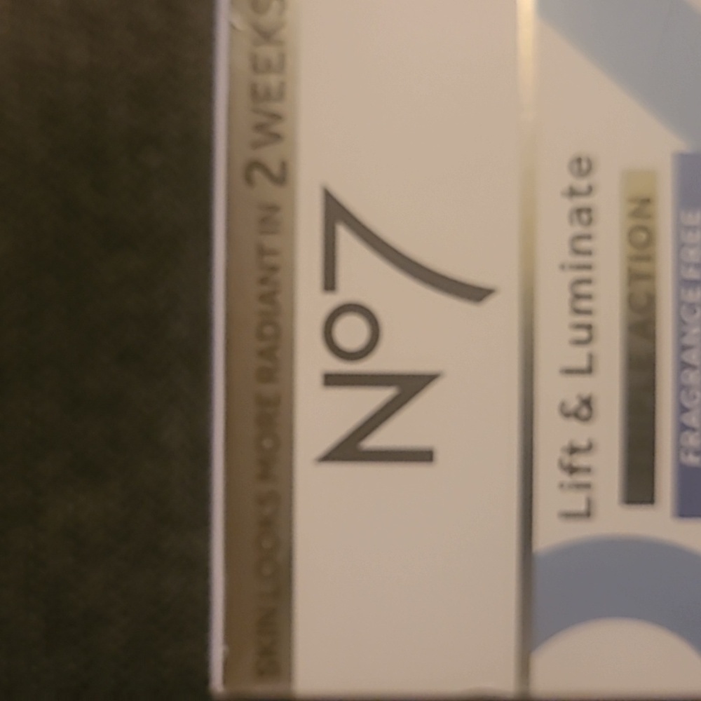 NO7 LIFT LUMINATE TRIPLE ACTION DAY CREAM GRAGRANCE FREE SPF 30 Wrinkle Reducer - Picture 2 of 6